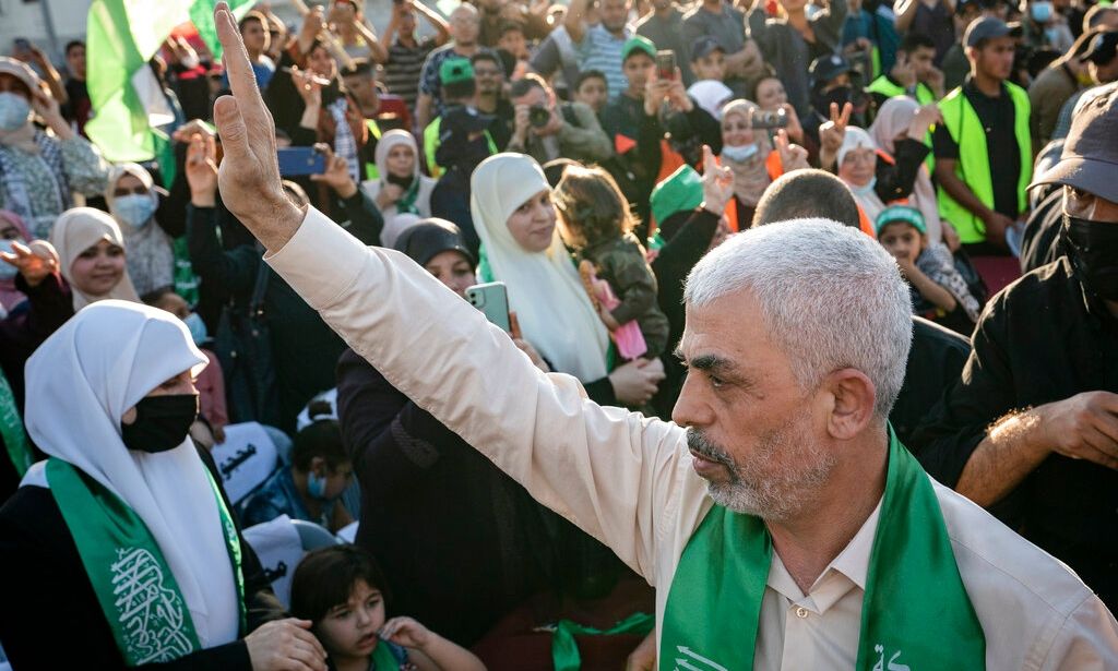 Η σκιά του Σινουάρ πάνω από τη Χαμάς έναν χρόνο μετά – Νέα φωτογραφία από την «τυχαία απώλειά» του