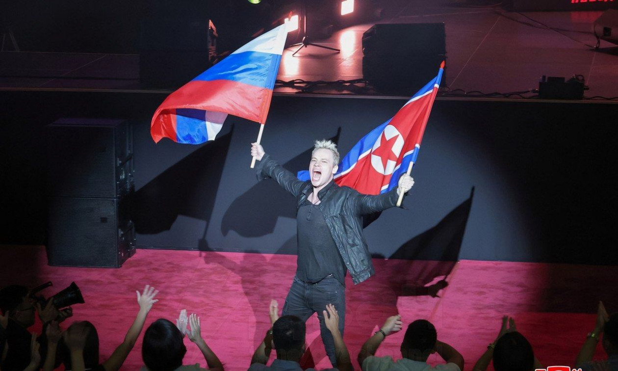 Ροκ τραγούδι για τον… Κιμ Γιονγκ Ουν εκτέλεσε Ρώσος τραγουδιστής – Βίντεο