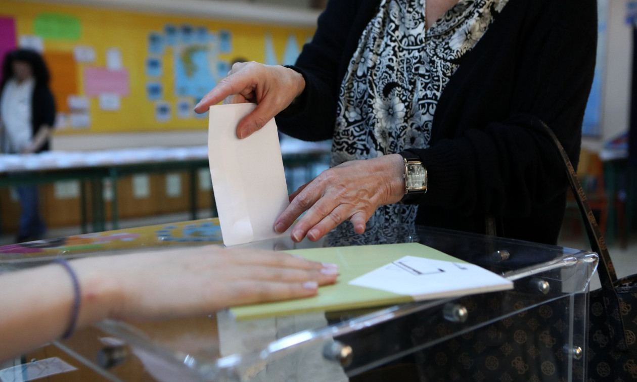 Δημοσκόπηση MRB: Στο 28% η ΝΔ -Τι λένε οι πολίτες για ενδεχόμενα κόμματα Τσίπρα, Σαμαρά, Καρυστιανού