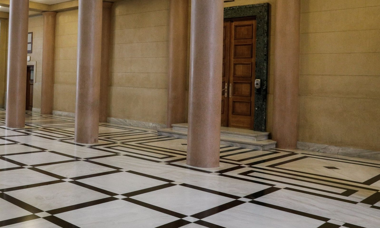 Βουλή: «Πηγαδάκι» Ανδρουλάκη, Κωνσταντοπούλου, Χαρίτση στο περιστύλιο