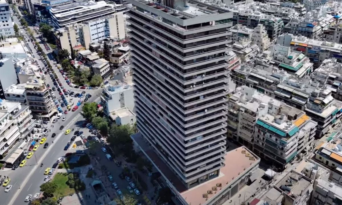 Νεκρός άντρας που έπεσε από μπαλκόνι πύργου κατοικιών στο κέντρο της Αθήνας