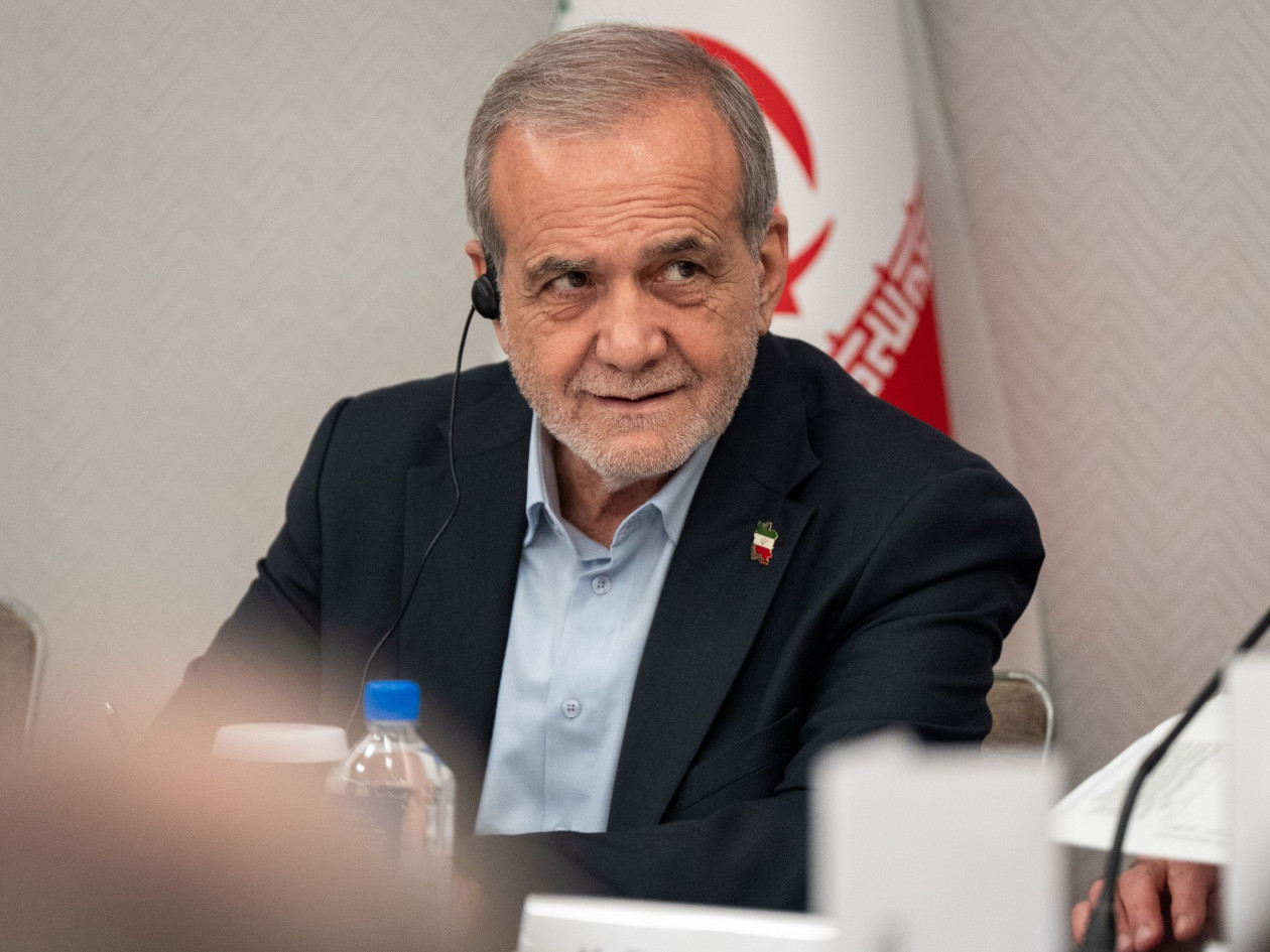 Η ποδηλατάδα του Ιρανού Προέδρου στους άδειους δρόμους – Βίντεο