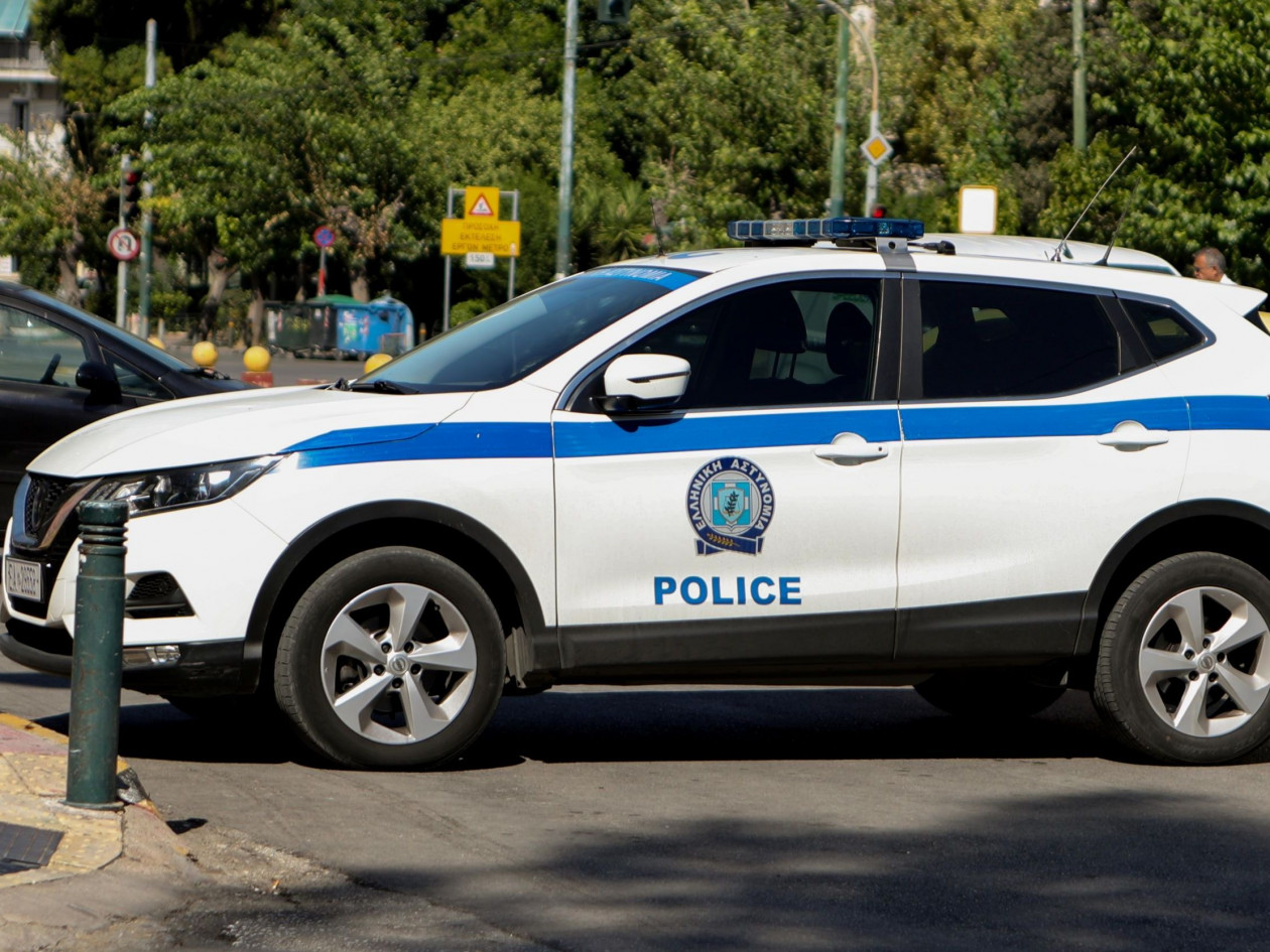 Εξαρθρώθηκε ομάδα που διέπραττε τηλεφωνικές απάτες αρπάζοντας χρήματα και κοσμήματα