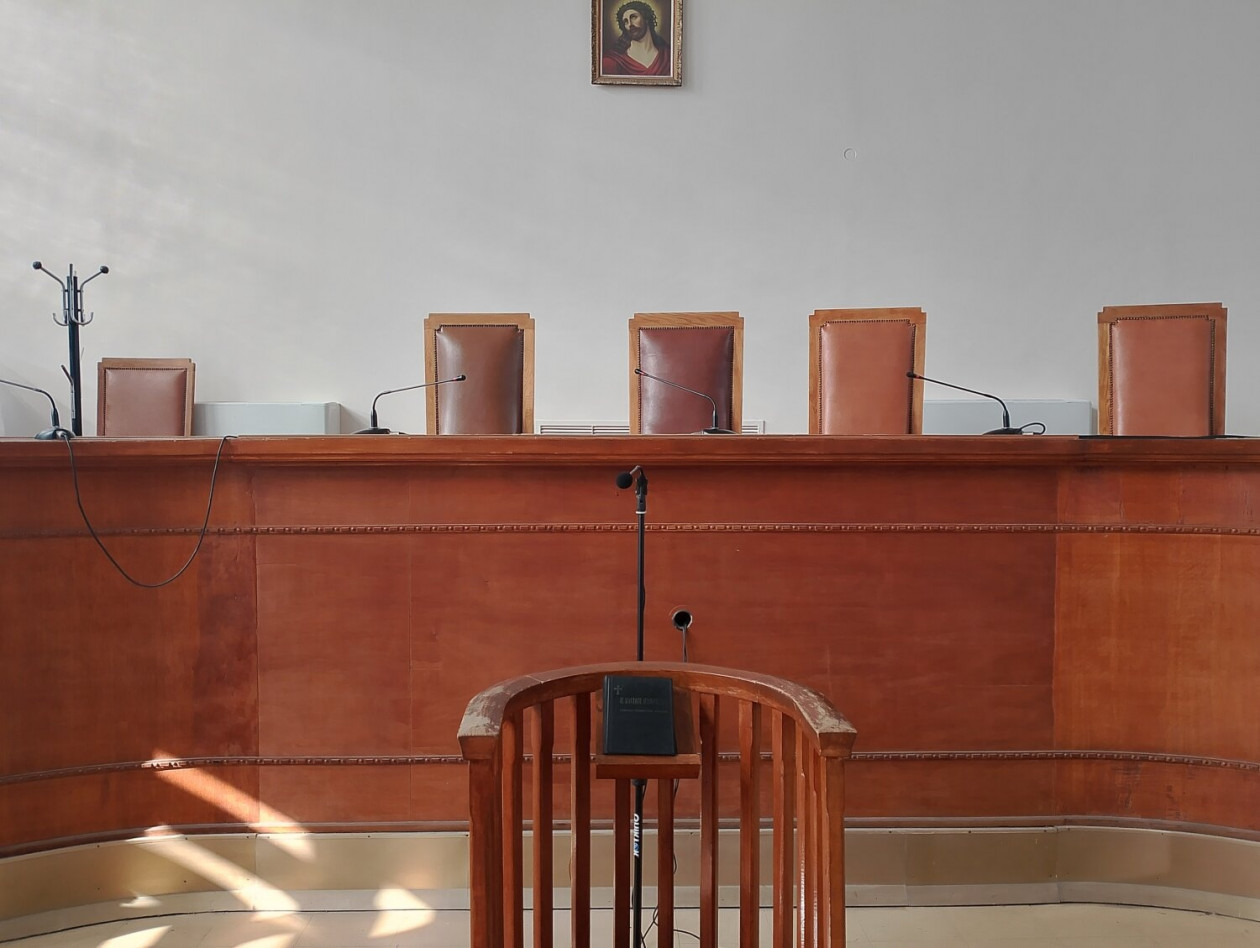 Θεσσαλονίκη: Αθωώθηκαν ένορκος και μάρτυρας για φωτογράφηση και βιντεοσκόπηση μέσα στα δικαστήρια