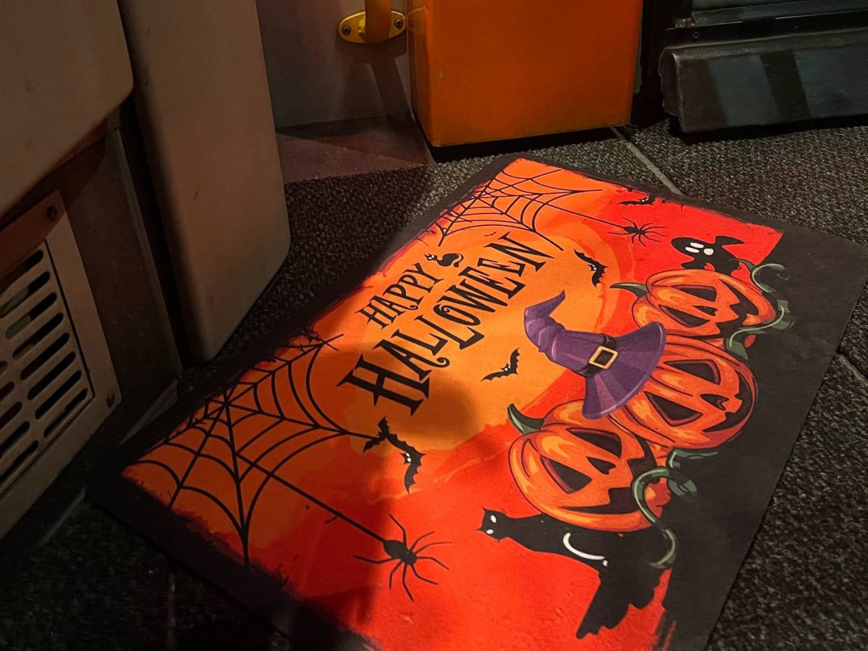 Halloween: Ένα λεωφορείο με…φαντάσματα κυκλοφορεί στους δρόμους της Θεσσαλονίκης