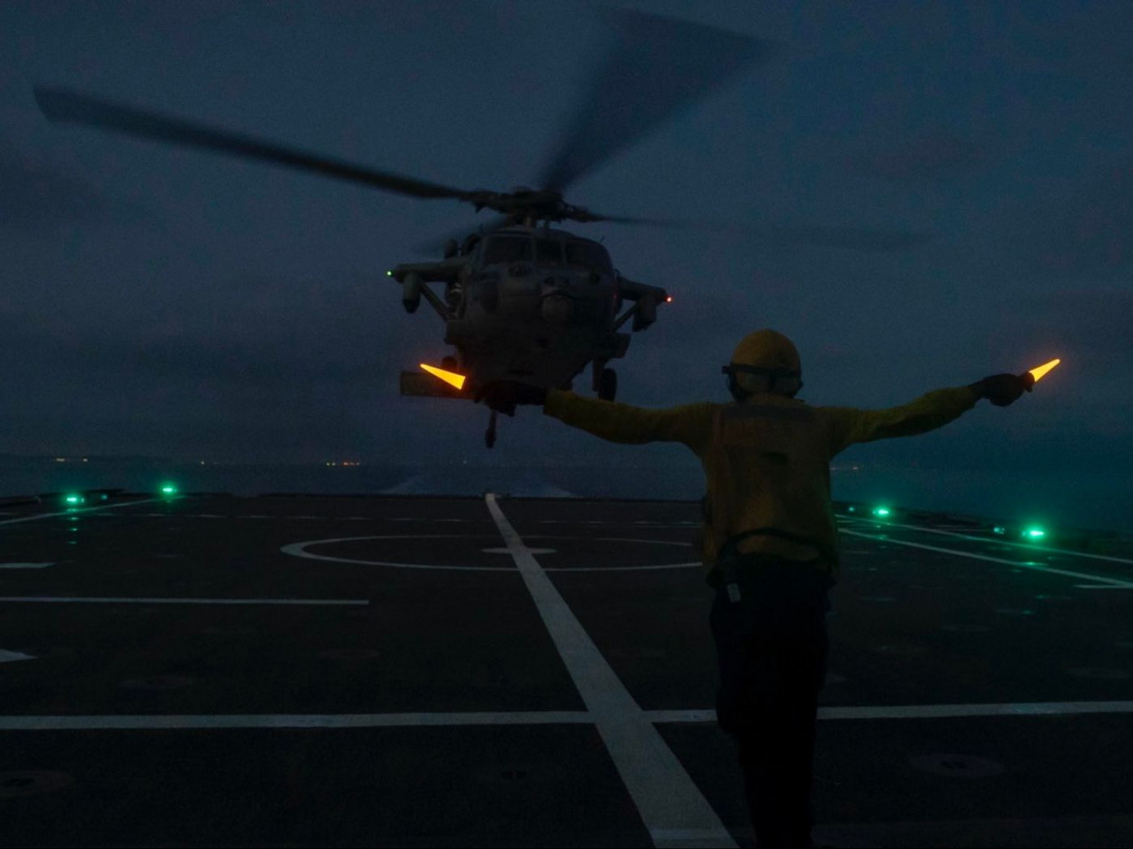 ΗΠΑ: Δύο επιζώντες επίθεσης σε σκάφος ανοιχτά της Βενεζουέλας κρατούνται σε πολεμικό πλοίο