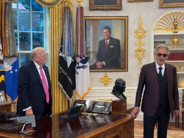 «Ιδιωτική συναυλία» του Μποτσέλι για τον… Τραμπ στο Οβάλ Γραφείο – Δείτε βίντεο