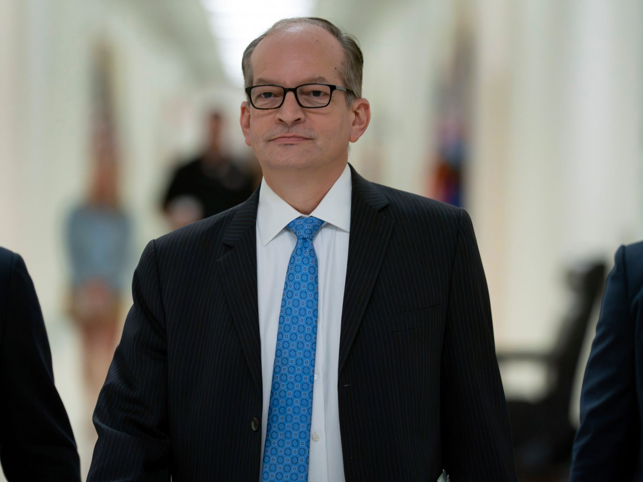 Υπόθεση Επστίν: Δημοσιοποίηθηκαν τα αρχεία πτήσεων – Ποιοι διάσημοι έμπαιναν στο αεροπλάνο του