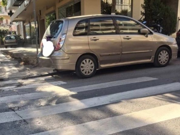 Ηράκλειο: Βάφτηκε η… μισή διάβαση πεζών επειδή είχε παρκαρισμένο αυτοκίνητο