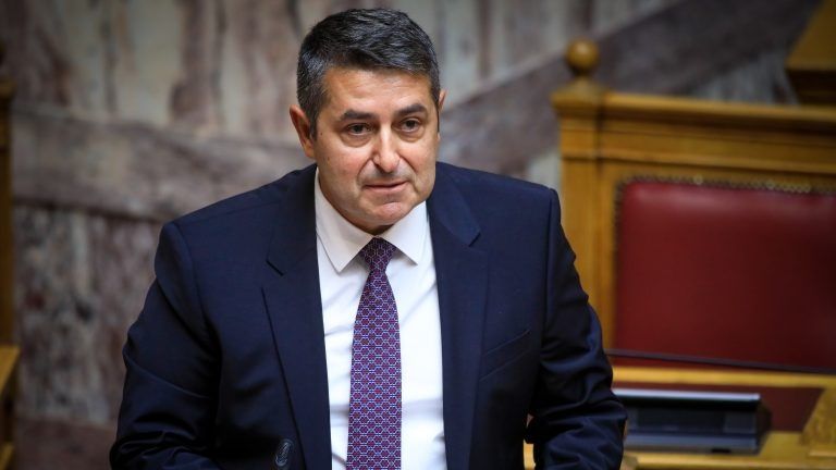 «Χυδαία ψεύδη»: Στη δικαιοσύνη ο Μυλωνάκης για συκοφαντικό δημοσίευμα