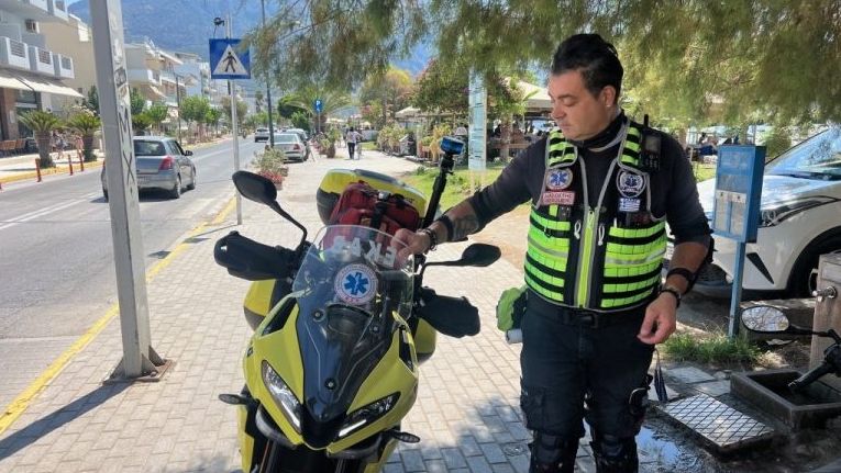 Θρήνος στο ΕΚΑΒ: Πέθανε ο διασώστης Δημήτρης Μητρόπουλος έπειτα από τροχαίο εν ώρα καθήκοντος