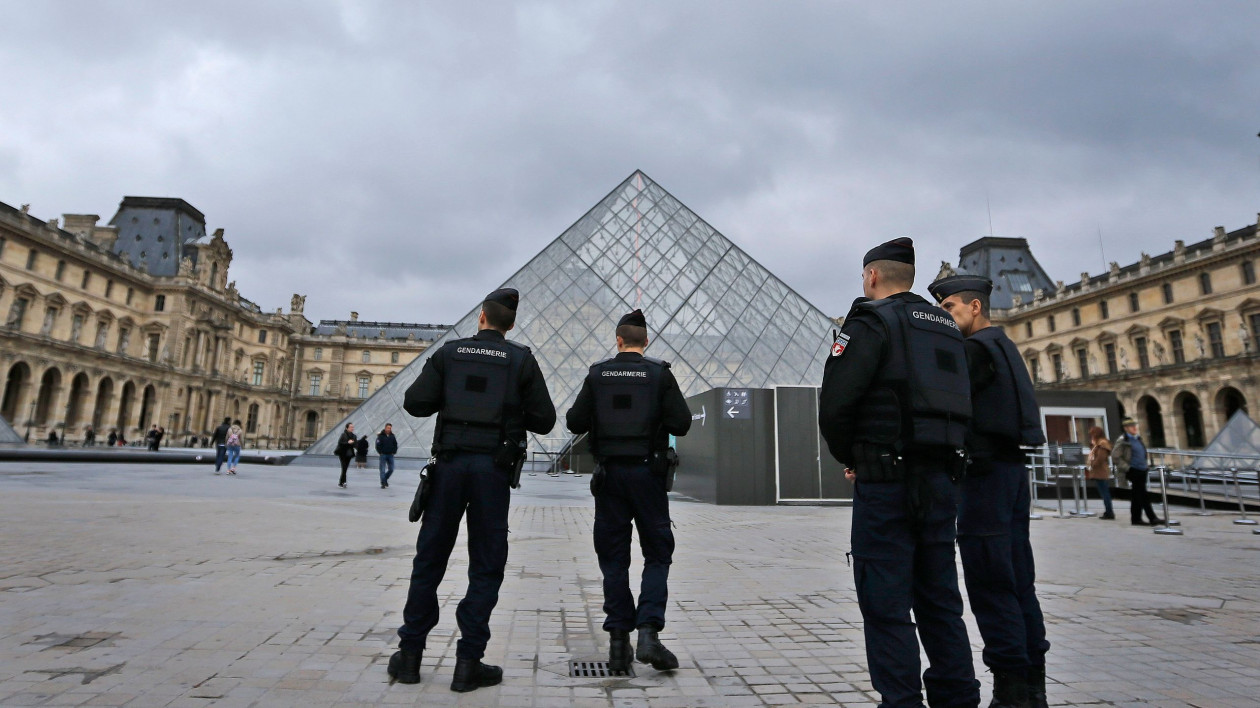 Λούβρο: «Πανικός, φωνές και τρόμος» – Ελληνίδα ξεναγός περιγράφει την κινηματογραφική ληστεία