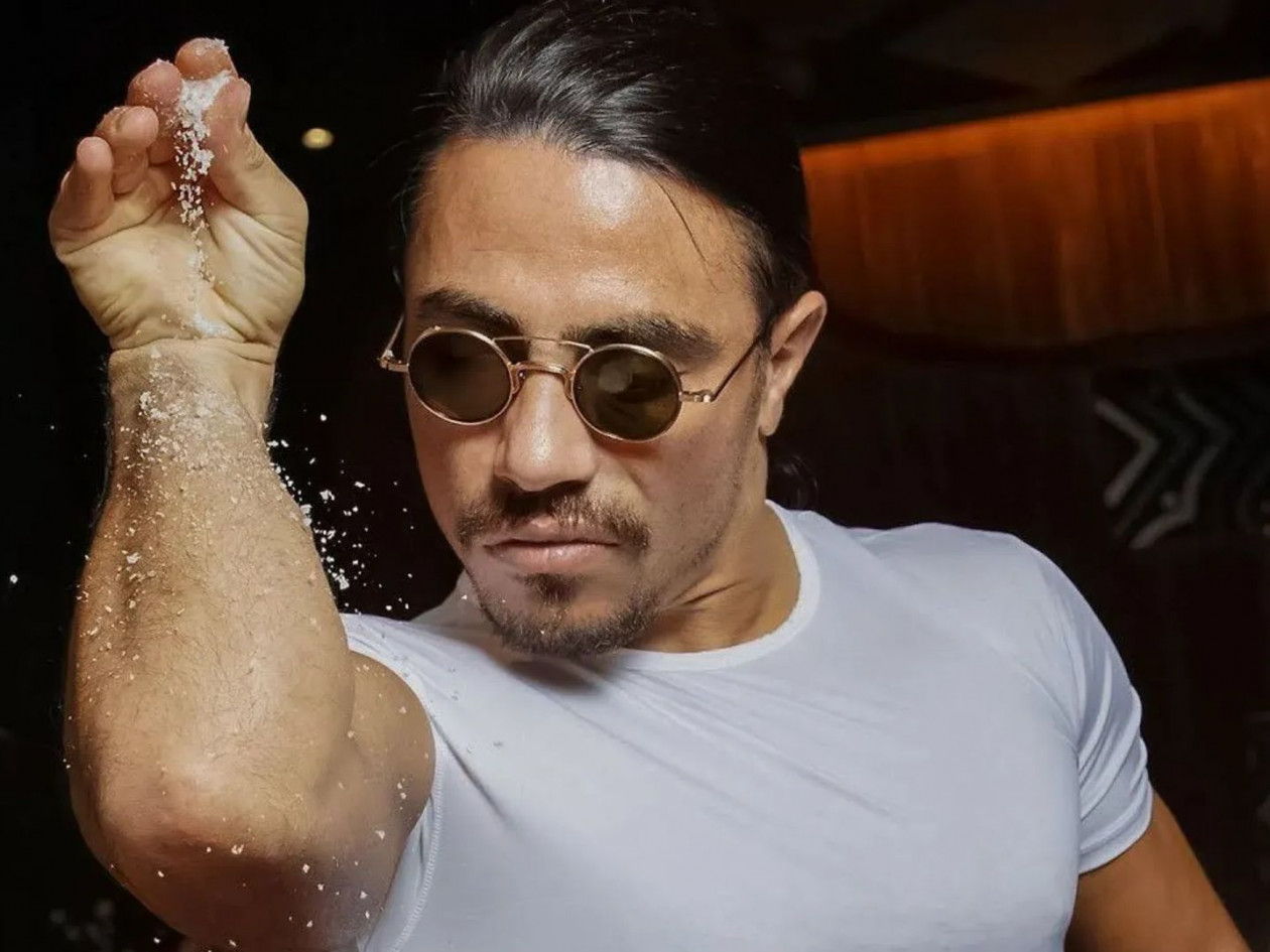 Salt Bae: Καταγγελίες πρώην εργαζόμενων για σεξουαλική παρενόχληση και εργασιακό «μεσαίωνα»