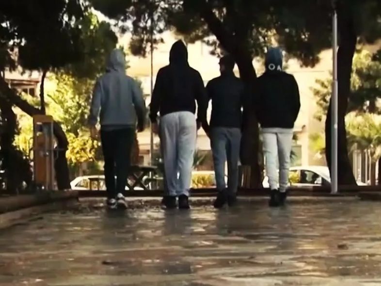 Πάτρα: Ανήλικοι επιτέθηκαν σε συνομήλικό τους και τον ξυλοκόπησαν άγρια