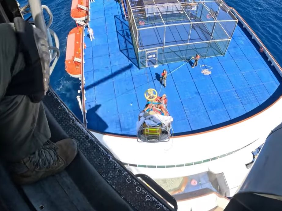 Διακομιδή ασθενούς στη Ρόδο με ελικόπτερο Super Puma της Πολεμικής Αεροπορίας