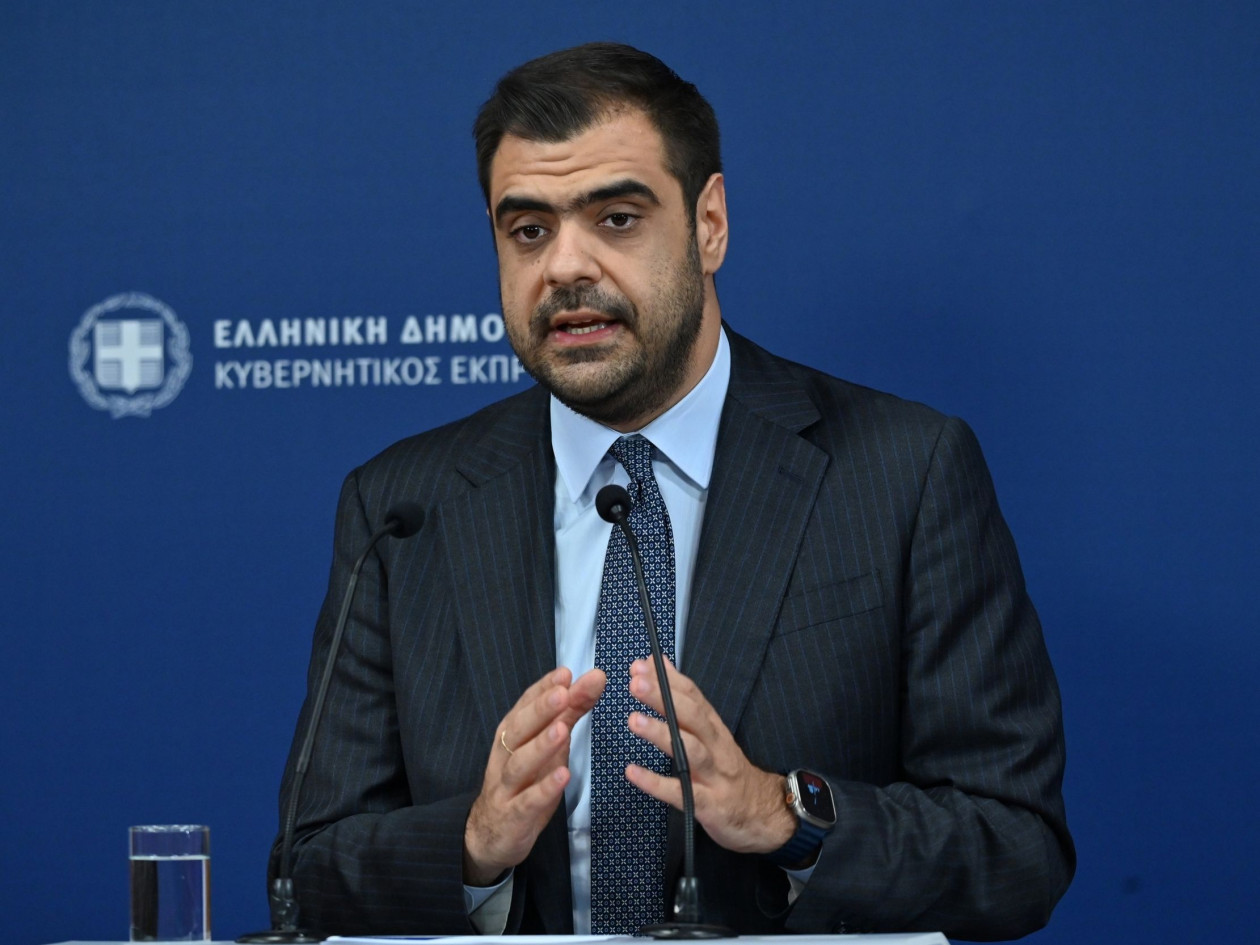 LIVE η ενημέρωση των πολιτικών συντακτών από τον κυβερνητικό εκπρόσωπο, Παύλο Μαρινάκη