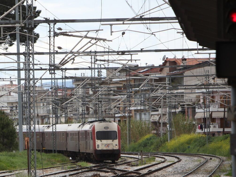 Γιατί διακόπτονται συνεχώς τα δρομολόγια στα τρένα: Τι πραγματικά συμβαίνει – Τι λένε οι εργαζόμενοι