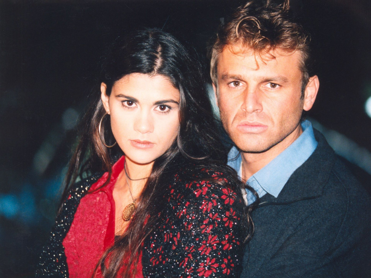 «Ψίθυροι Καρδιάς»: Η ιστορία του τραγουδιού που σημάδεψε τη δεκαετία του ’90 και σαρώνει στο TikTok