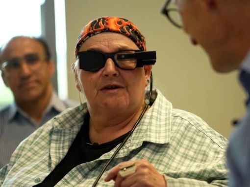 Πρωτοποριακό εμφύτευμα ματιού βοήθησε τυφλούς ασθενείς να διαβάσουν ξανά