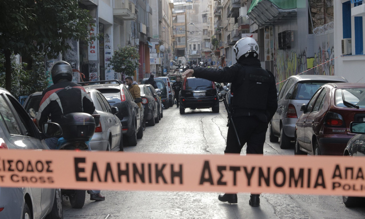 Βγήκαν μαχαίρια στο Νέο Κόσμο: Άγρια συμπλοκή μεταξύ οδηγών – Τρεις τραυματίες και πέντε συλλήψεις