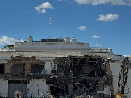 Ο Τραμπ γκρέμισε πτέρυγα του Λευκού Οίκου για τη νέα αίθουσα χορού – Φωτογραφίες