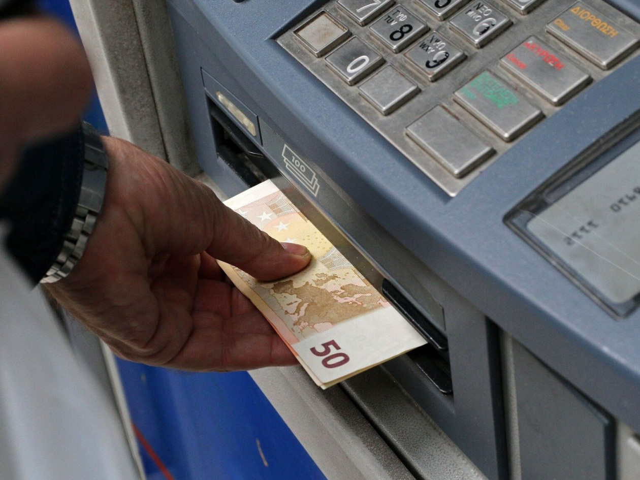 Νέο μηνιαίο επίδομα 100 ευρώ: Ποιοι είναι οι κερδισμένοι – Πότε αρχίζει η καταβολή