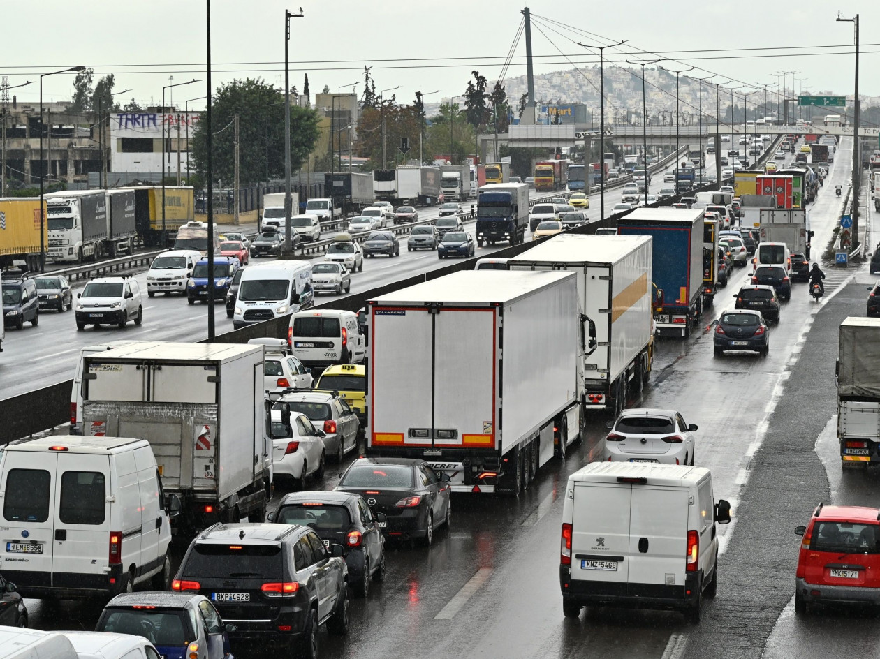 Κίνηση τώρα: Στο «κόκκινο» Κηφισός και Αττική Οδός – Καθυστερήσεις άνω των 30 λεπτών