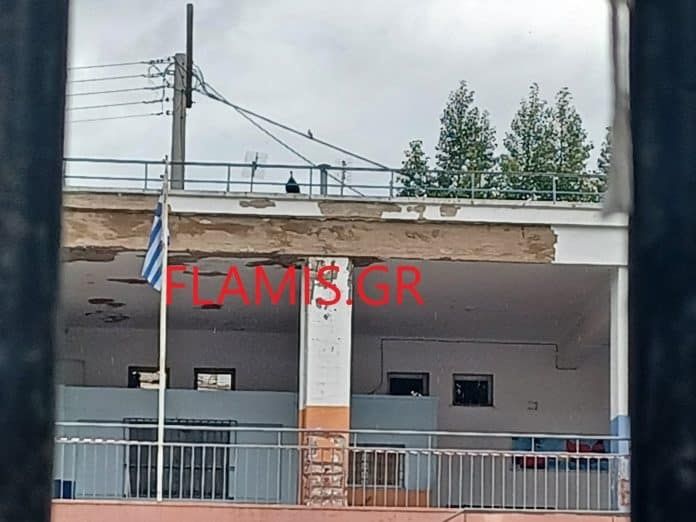 Πάτρα: Κομμάτια σοβάδων έπεσαν σε προαύλιο σχολείου – Αποκλείστηκε ο χώρος
