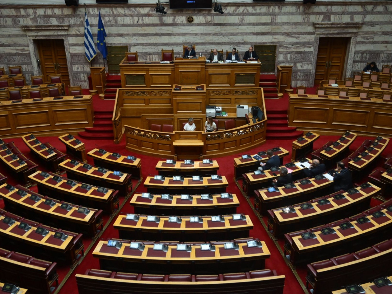 Βουλή – Μνημείο Άγνωστου Στρατιώτη: Με ενστάσεις αντισυνταγματικότητας ξεκίνησε η συζήτηση