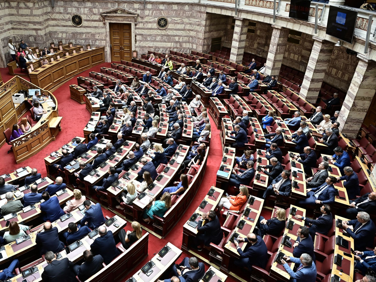 Αλλάζει ο Κανονισμός της Βουλής – Μέχρι μέσα Νοεμβρίου ο «κόφτης ομιλιών»