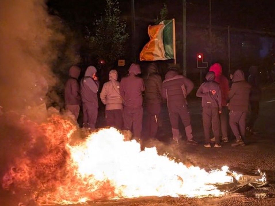 Ιρλανδία: Σοβαρά επεισόδια στο Δουβλίνο κοντά σε ξενοδοχείο όπου φιλοξενούνται αιτούντες άσυλο