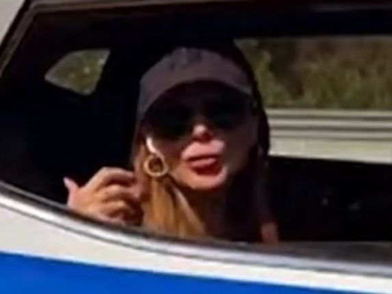 Δέσποινα Βανδή: «Θα έρθουν να μας σώσουν» – Τι έλεγε στα social media λίγο πριν φτάσει το περιπολικό