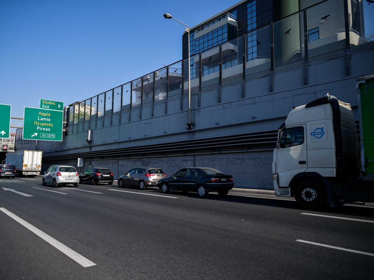 Συνελήφθη οδηγός φορτηγού χωρίς δίπλωμα στην Αττική Οδό