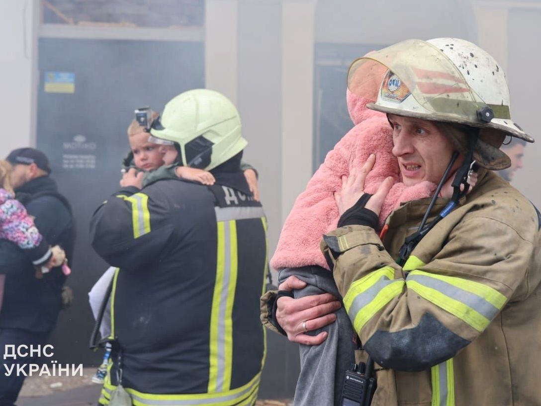 Ουκρανία: Ρωσικό πλήγμα σε νηπιαγωγείο στο Χάρκοβο – Επτά νεκροί, ανάμεσά τους δύο παιδιά