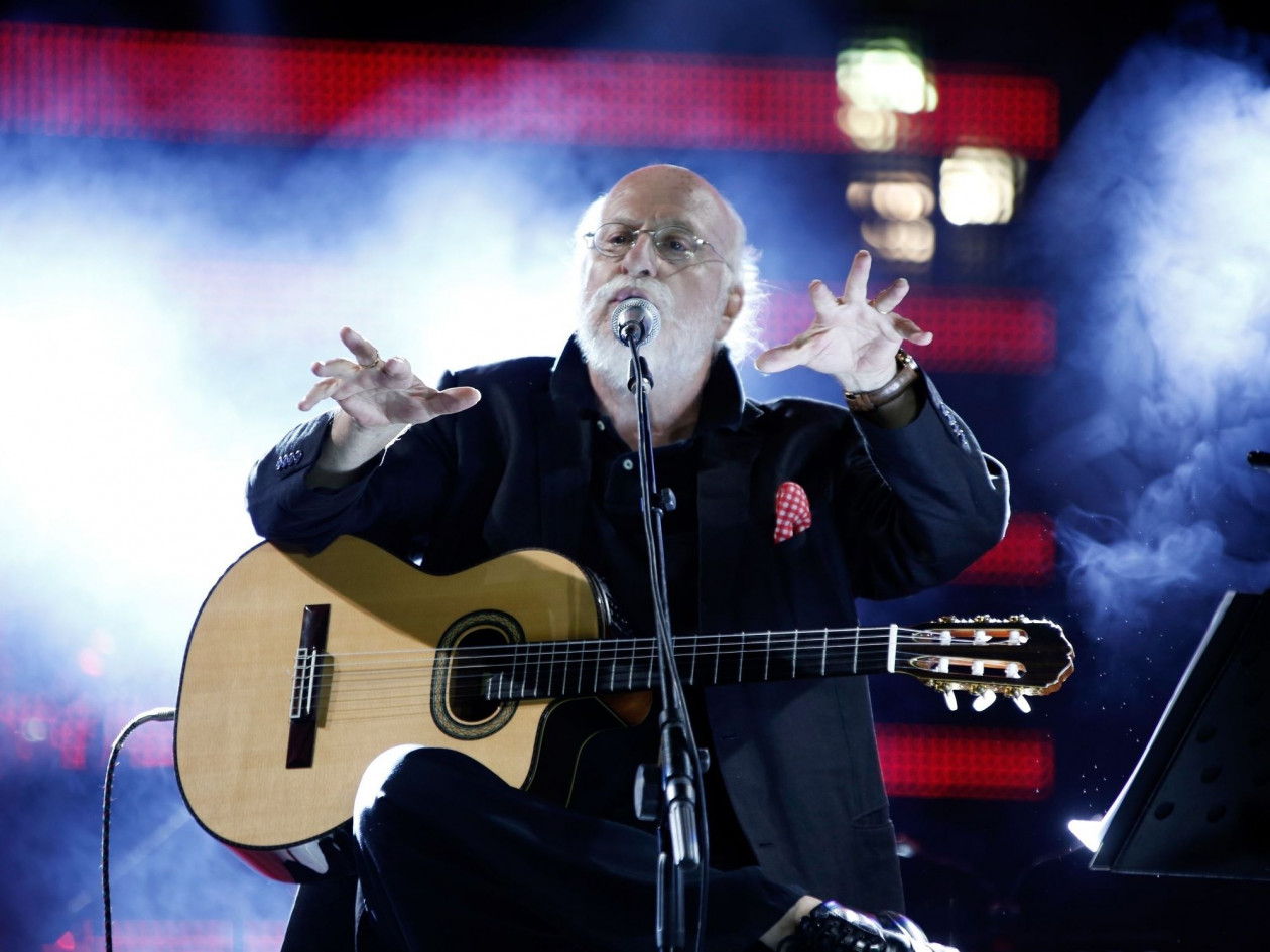 Διονύσης Σαββόπουλος: «Ο Θεός να μας φυλάει από τα σουξέ»