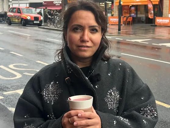 Λονδίνο: Πρόστιμο 150 λιρών σε γυναίκα επειδή έριξε τον καφέ της σε φρεάτιο