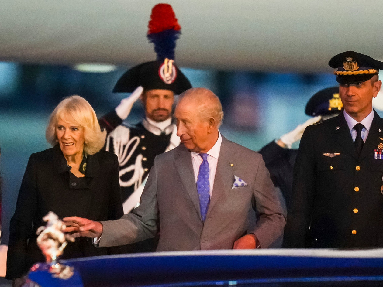 Βασιλιάς Κάρολος: Έφτασε στη Ρώμη – Την Πέμπτη η ιστορική προσευχή μαζί με τον Πάπα Λέοντα