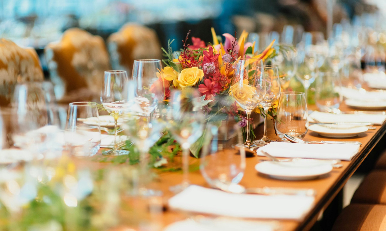 Καλεσμένη σε γάμο σοκαρίστηκε όταν οι νεόνυμφοι της ζήτησαν να πληρώσει το φαγητό της στη δεξίωση