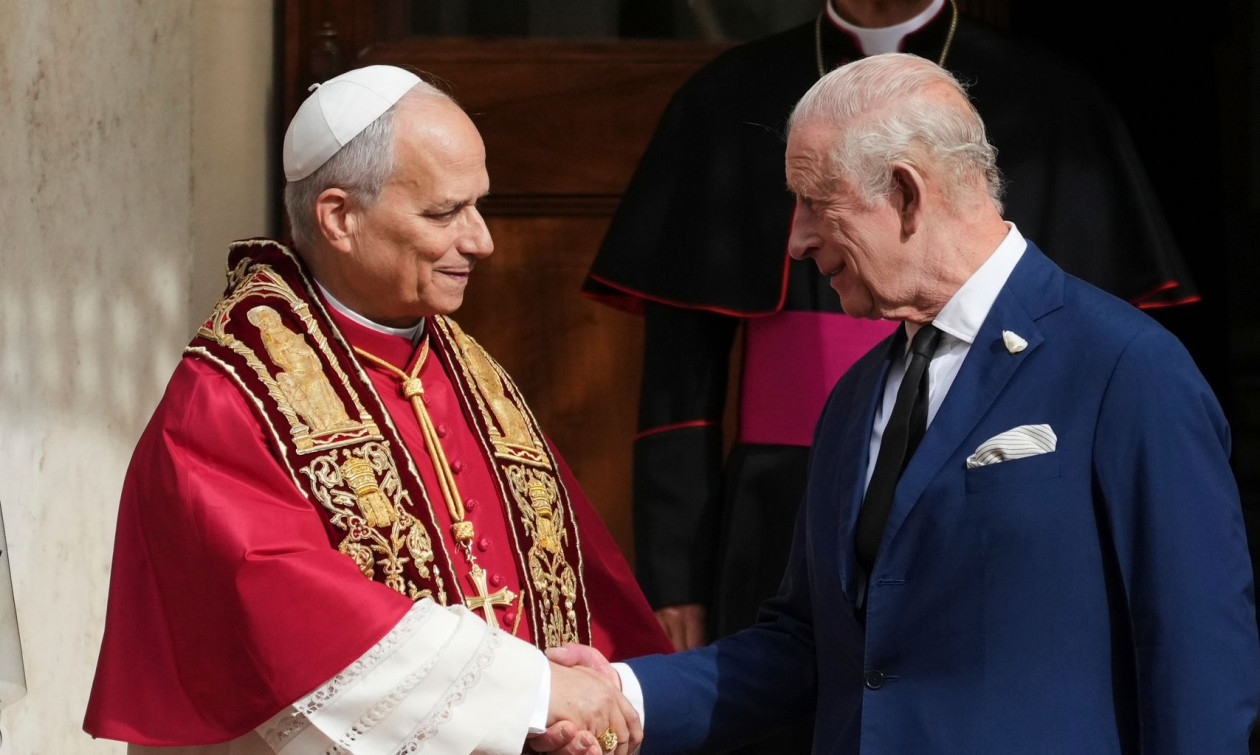 Ιστορική συνάντηση στο Βατικανό: Ο Βρετανός μονάρχης και ο Πάπας προσευχήθηκαν μαζί