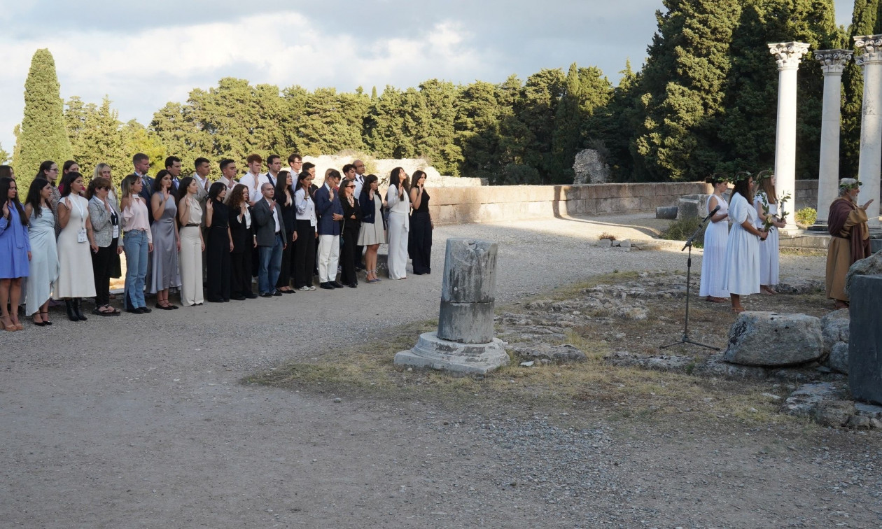 Κως: Νέοι γιατροί από πανεπιστήμια από όλο τον κόσμο έδωσαν τον όρκο του Ιπποκράτη