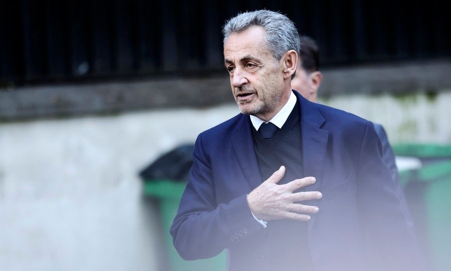 Σαρκοζί: Γραμματείς, μάγειρες στις θέσεις τους παρά τη φυλάκισή του με έξοδα του κράτους