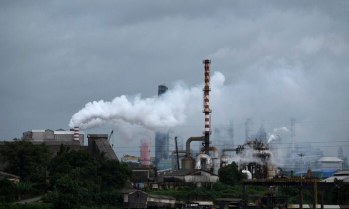 1689066-7e00d8ab-india-refinery.jpg