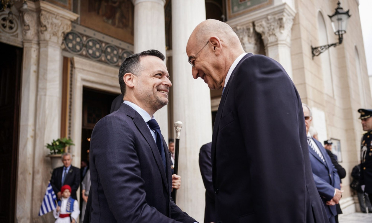 Άγνωστος Στρατιώτης: Νέο «μπαλάκι» ευθυνών Δούκα-Δένδια – Το μυστηριώδες «αλλοίμονο» του ΥΠΕΘΑ