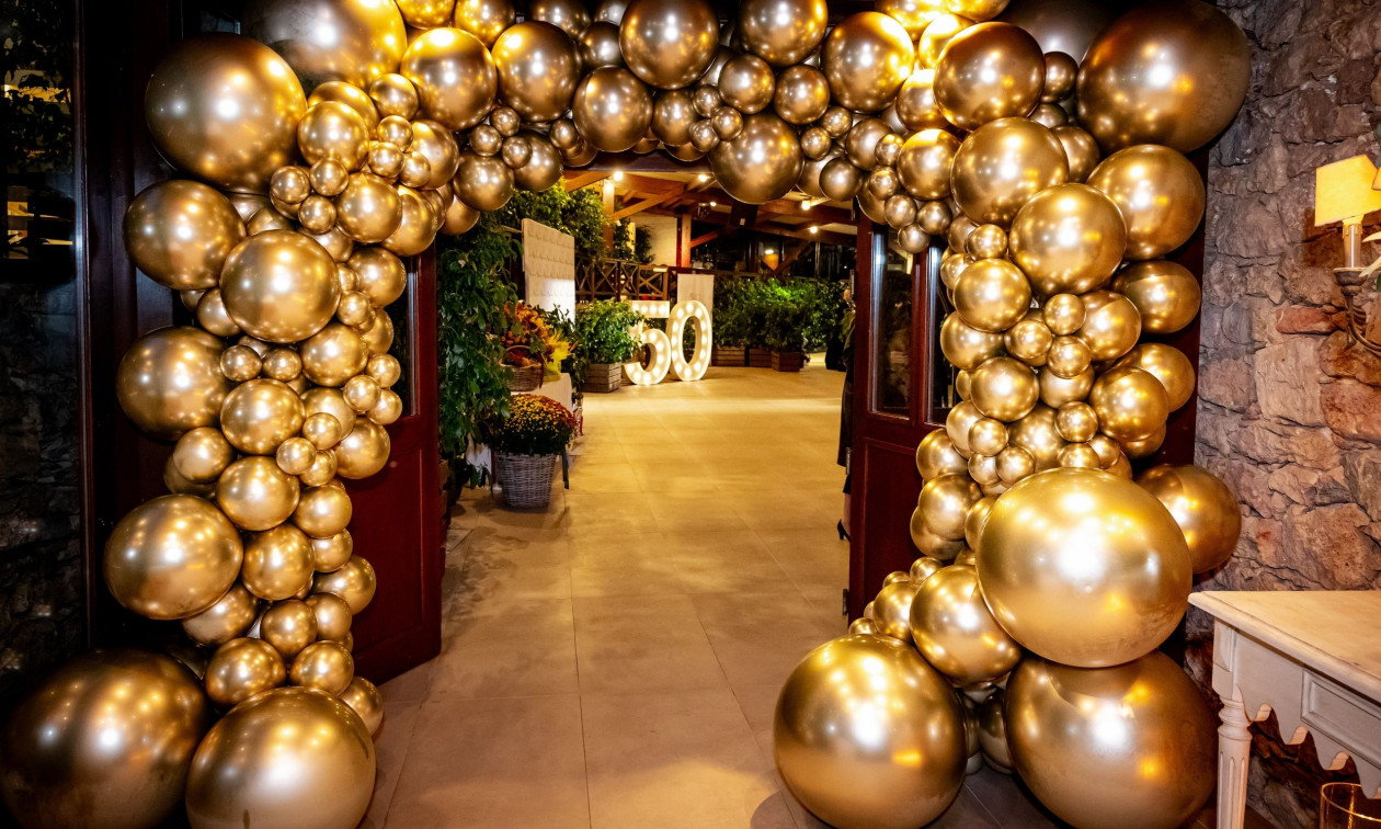 Λαμπερή γιορτή με πλήθος εκλεκτών καλεσμένων για τον εορτασμό των 50 χρόνων Mr Politia Tennis Club