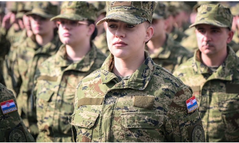 Η Κροατία επαναφέρει τη στρατιωτική θητεία