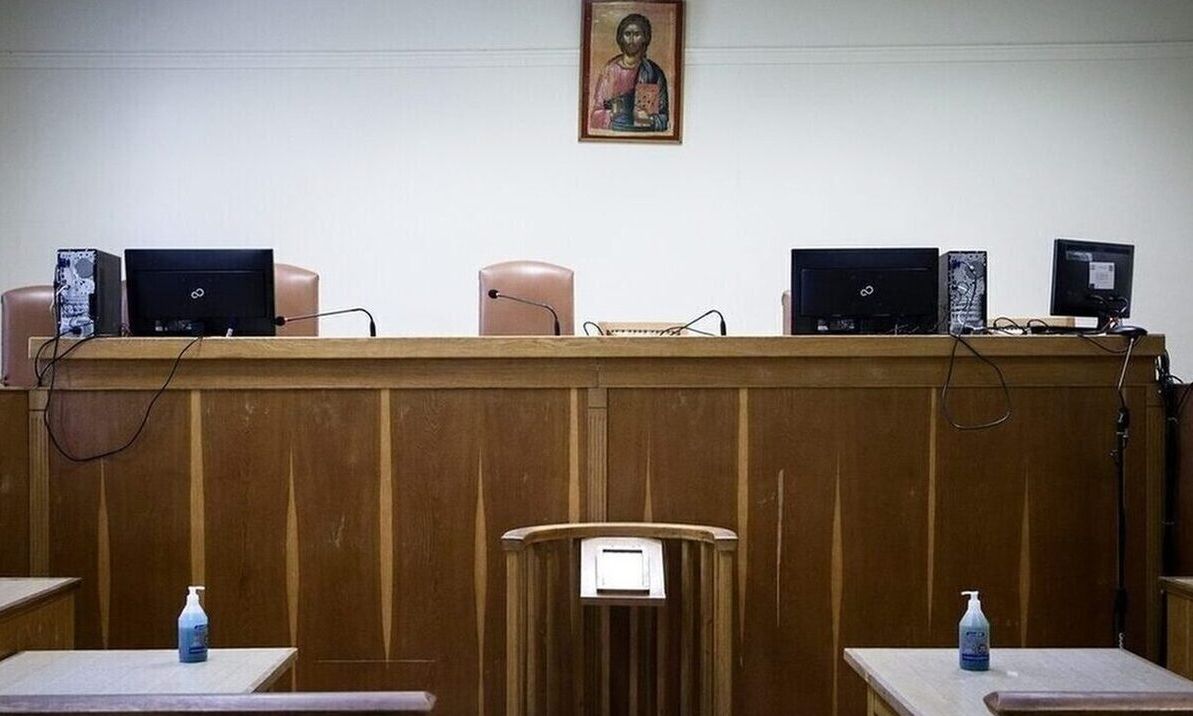 Θεσσαλονίκη: 10ετης κάθειρξη σε 25χρονη – Ανάγκαζε την 6χρονη κόρη της να ζητιανεύει ολημερίς