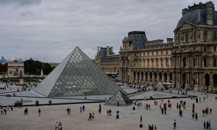 1689378-a4119af0-museum-louvre.jpg