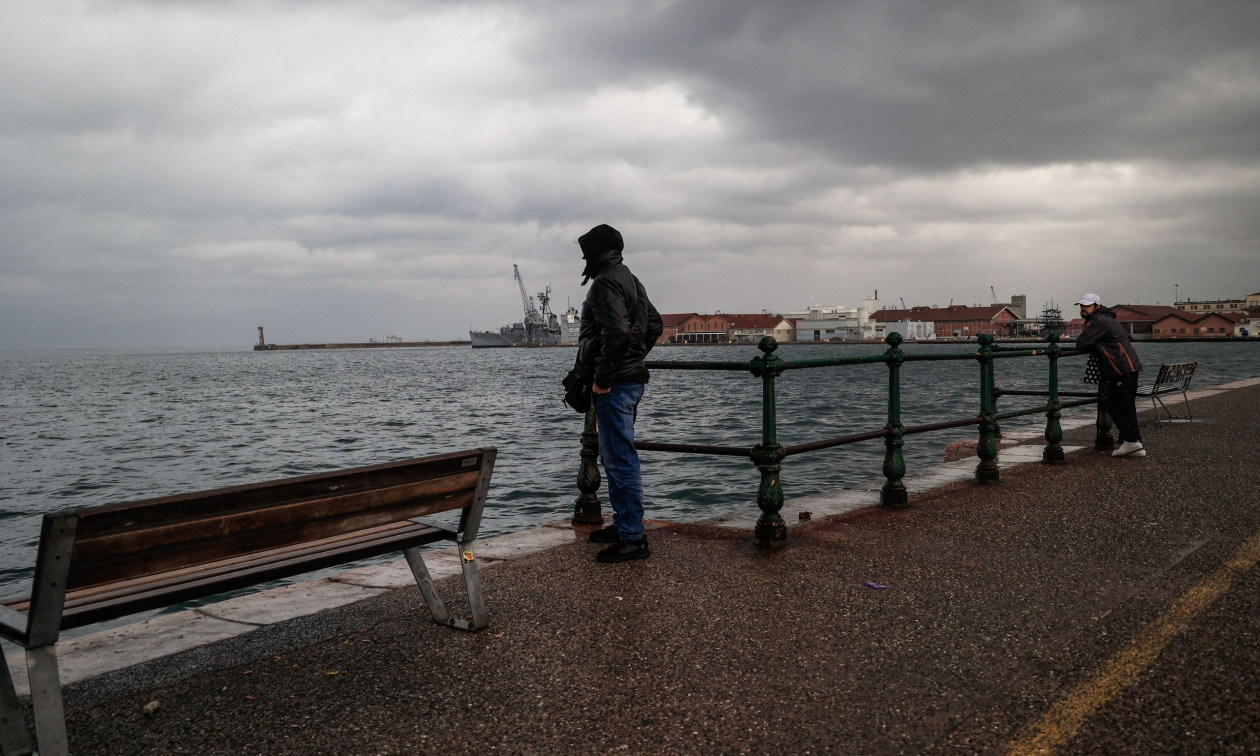 Θεσσαλονίκη: Εφιαλτικές στιγμές για δύο κοπέλες στο λιμάνι – Τις παρενόχλησαν τρεις νεαροί