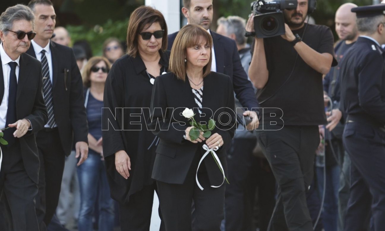 Διονύσης Σαββόπουλος: «Άγγιξες τις ψυχές μας με τρόπο ανεξίτηλο», είπε η Σακελλαροπούλου