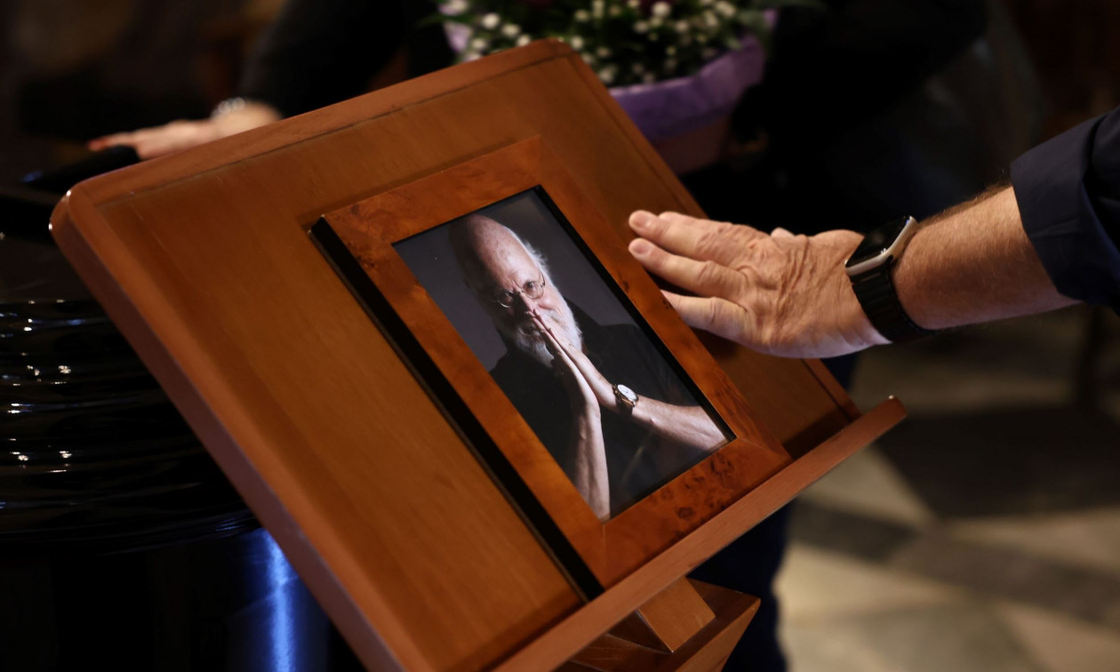 Κηδεία Διονύση Σαββόπουλου: «Ένα μεγάλο ευχαριστώ στον χρονογράφο του νεοελληνικού ταξιδιού»